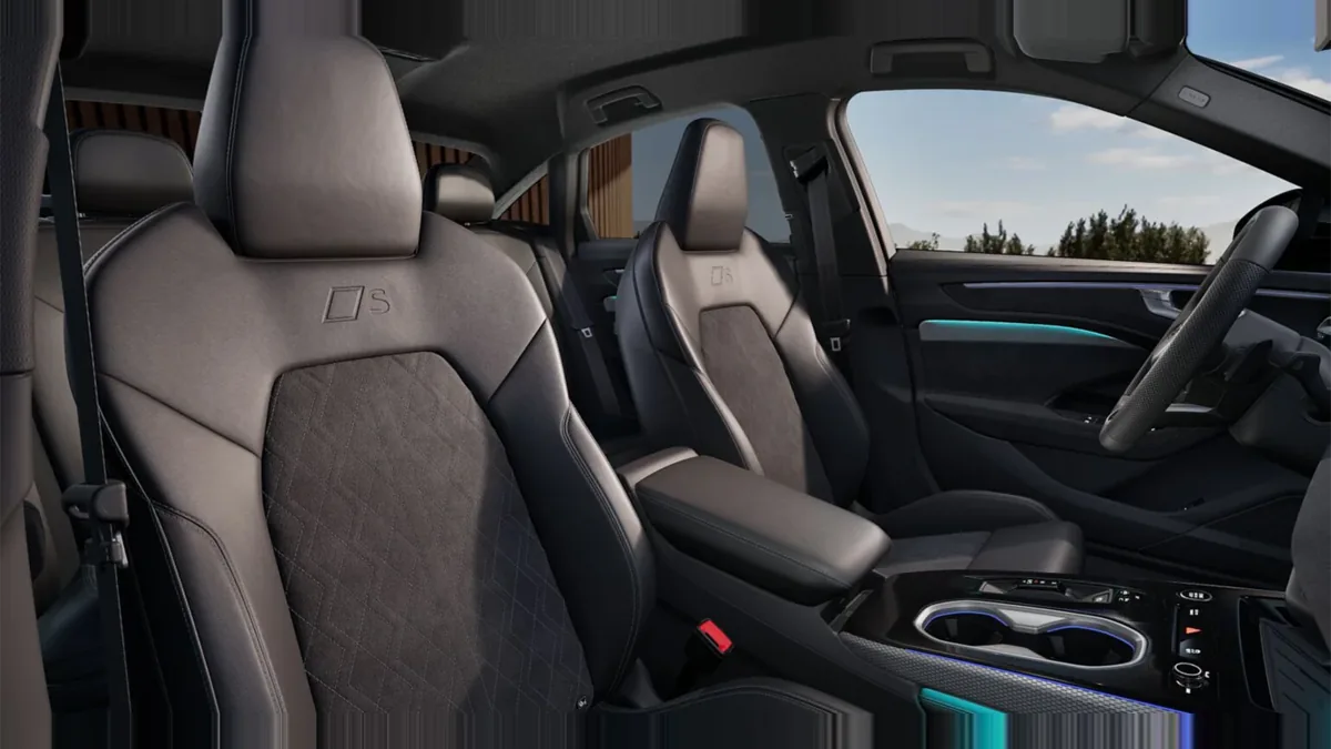 Audi A6 TDI 150kW (204CV) S Tronic Black Line en renting en Barcelona — Interior