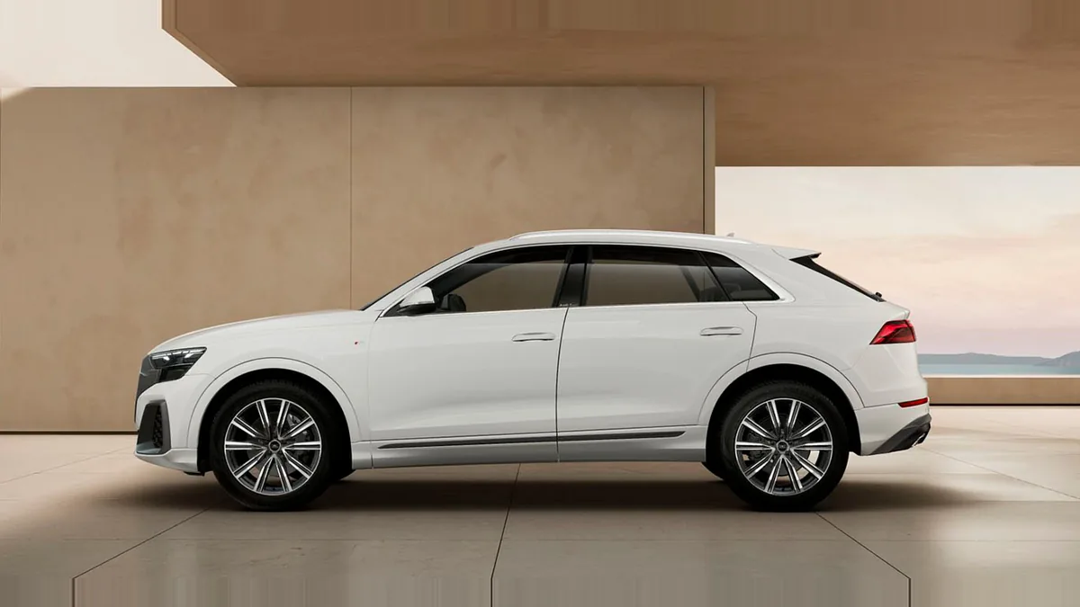 Audi Q8 SUV S line 45 TDI Quattro Tiptronic en renting en Barcelona — Lateral