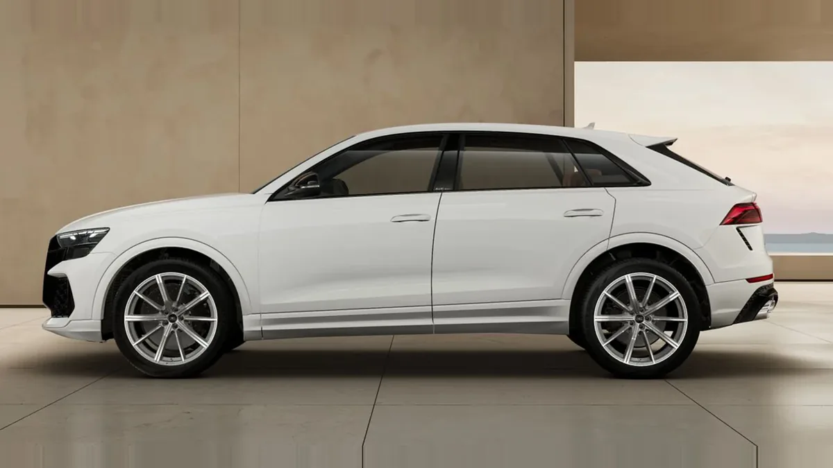 Audi RS Q8 441kW TipTronic en renting en Barcelona — Lateral