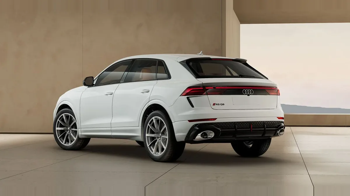 Audi RS Q8 441kW TipTronic en renting en Barcelona — Trasera
