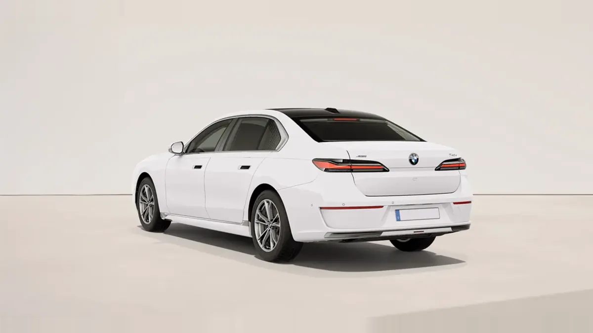 BMW Serie 7 740d xDrive en renting en Barcelona — Trasera