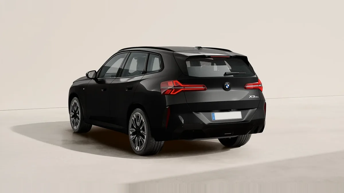 BMW X3 30e xDrive en renting en Barcelona — Trasera