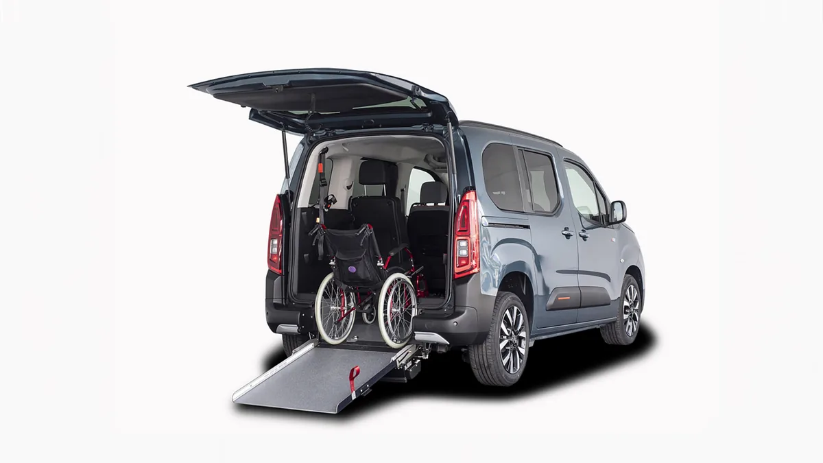 Citroën Berlingo Talla M BlueHDi 100 YOU L1 N1 Adaptado en renting en Barcelona — Lateral