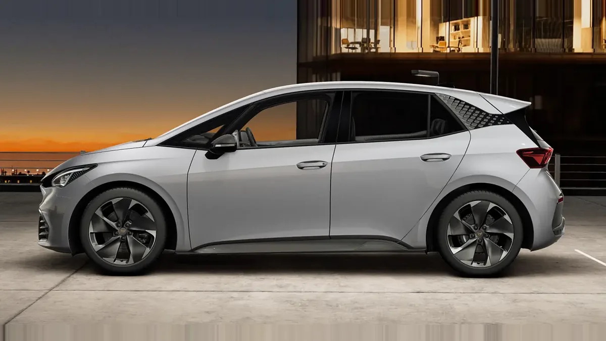 CUPRA Born e-Boost Pack Advanced Plus en renting en Barcelona — Lateral