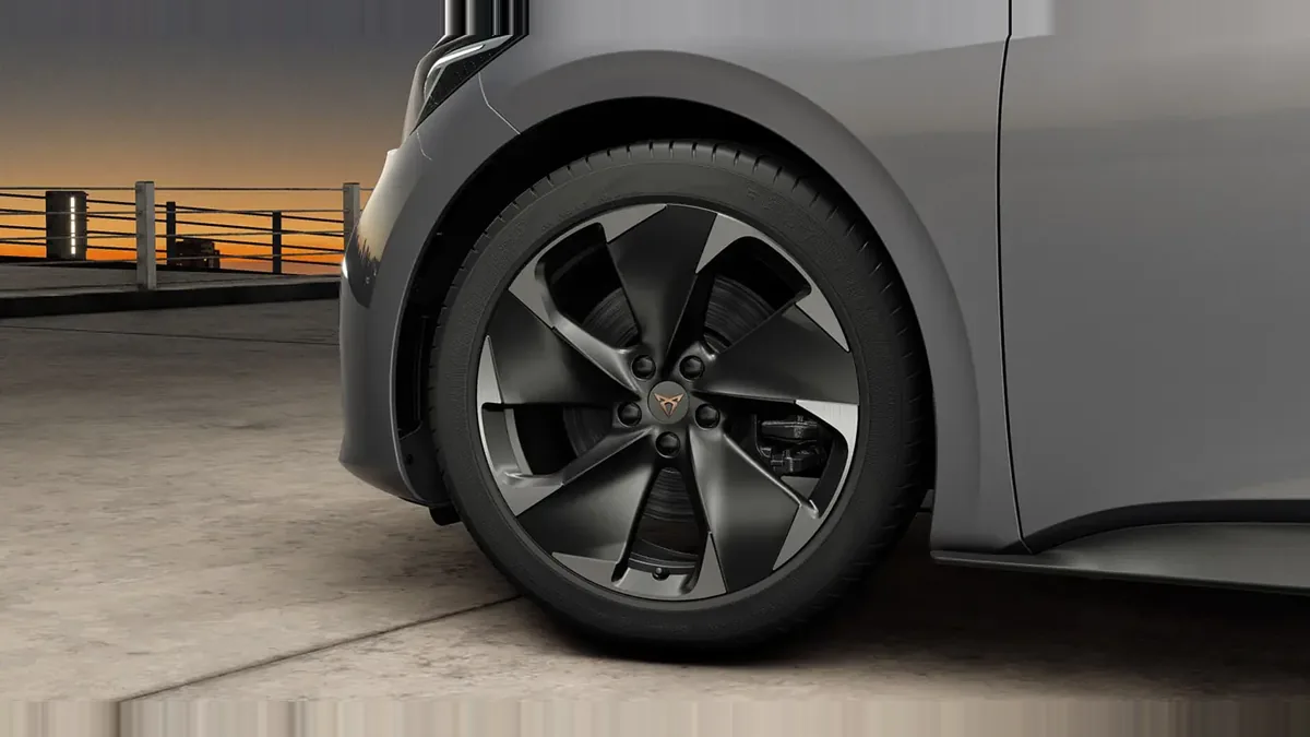 CUPRA Born e-Boost Pack Advanced Plus en renting en Barcelona — vista 6
