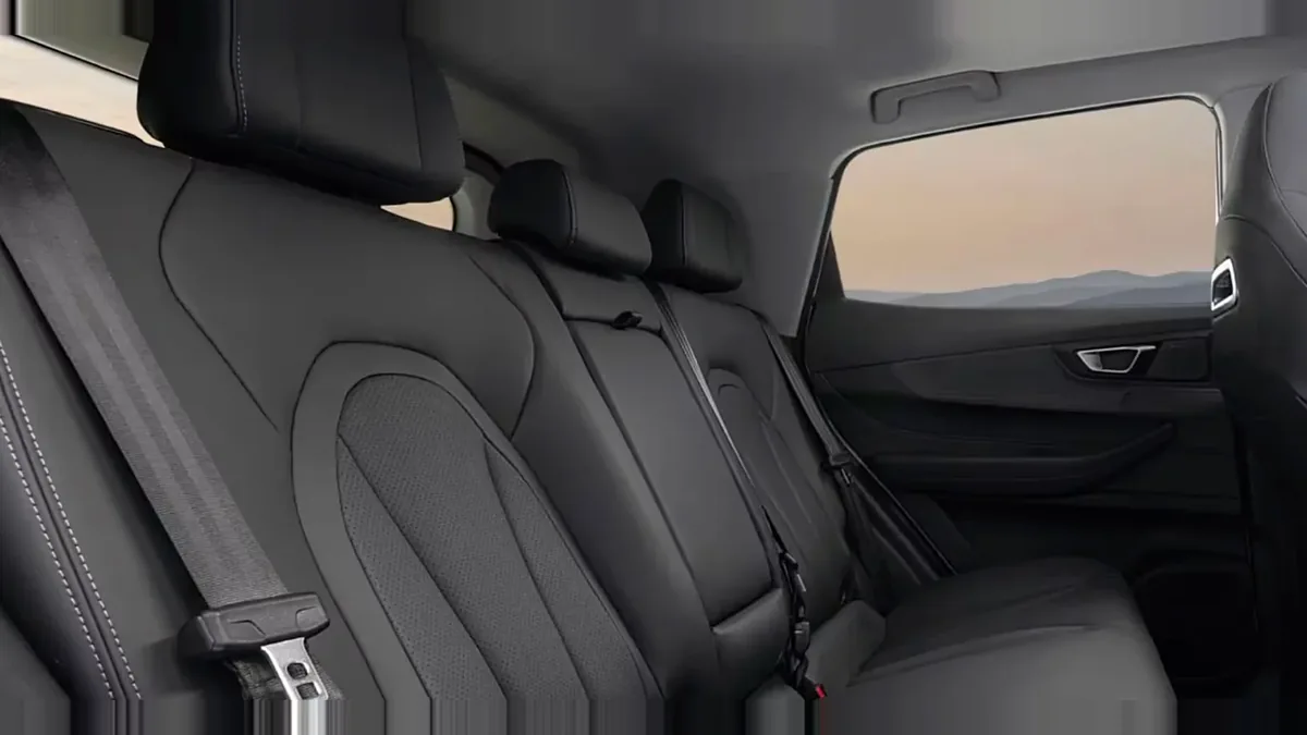 Ebro s400 1.5 DHE HEV Excellent CVT GRY en renting en Barcelona — vista 7
