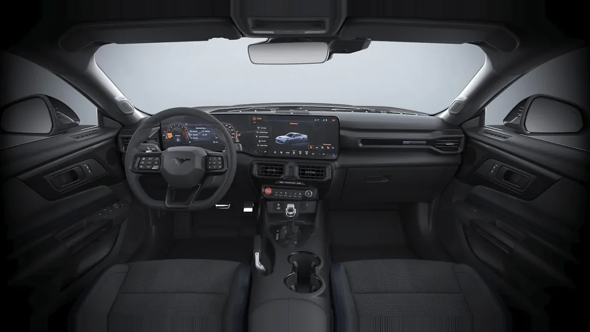 Ford Mustang 5.0 Ti-VCT V8 Mustang Dark House AT en renting en Barcelona — Delantera