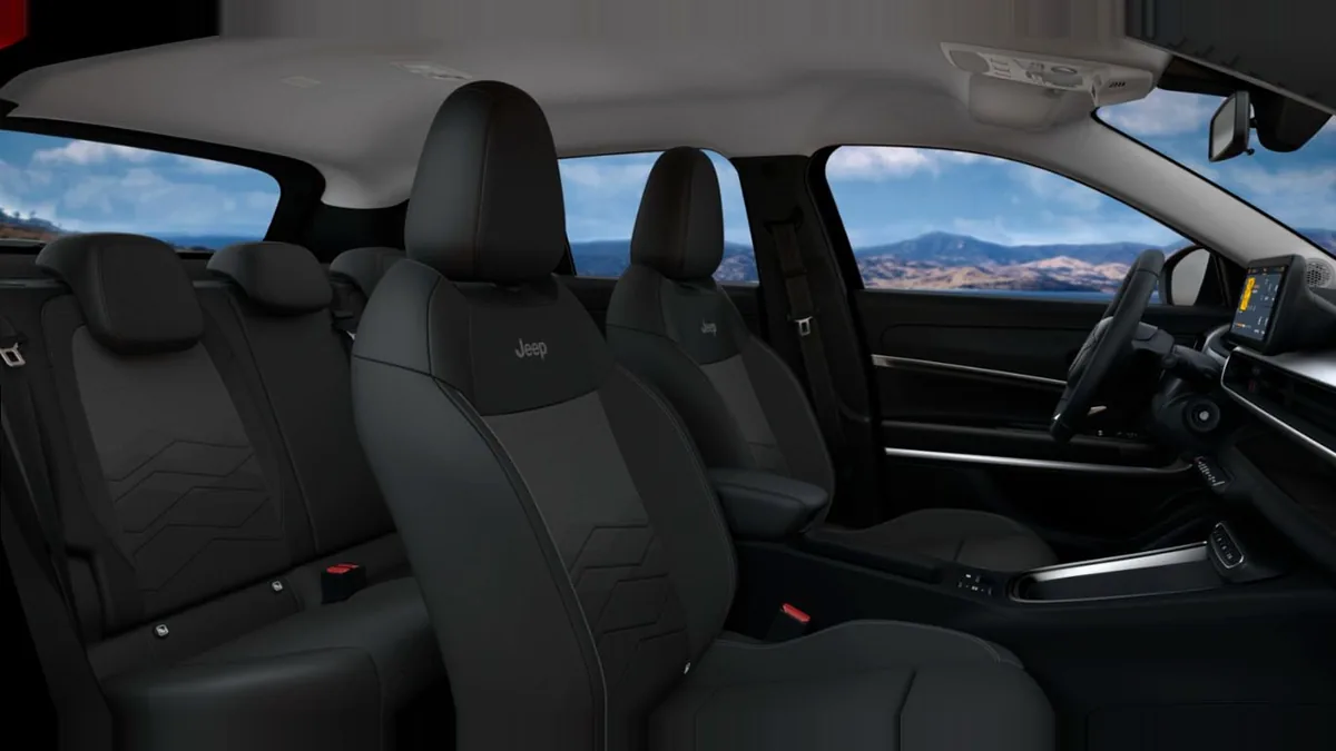 Jeep AVENGER E-HYBRID ALTITUDE en renting en Barcelona — vista 7