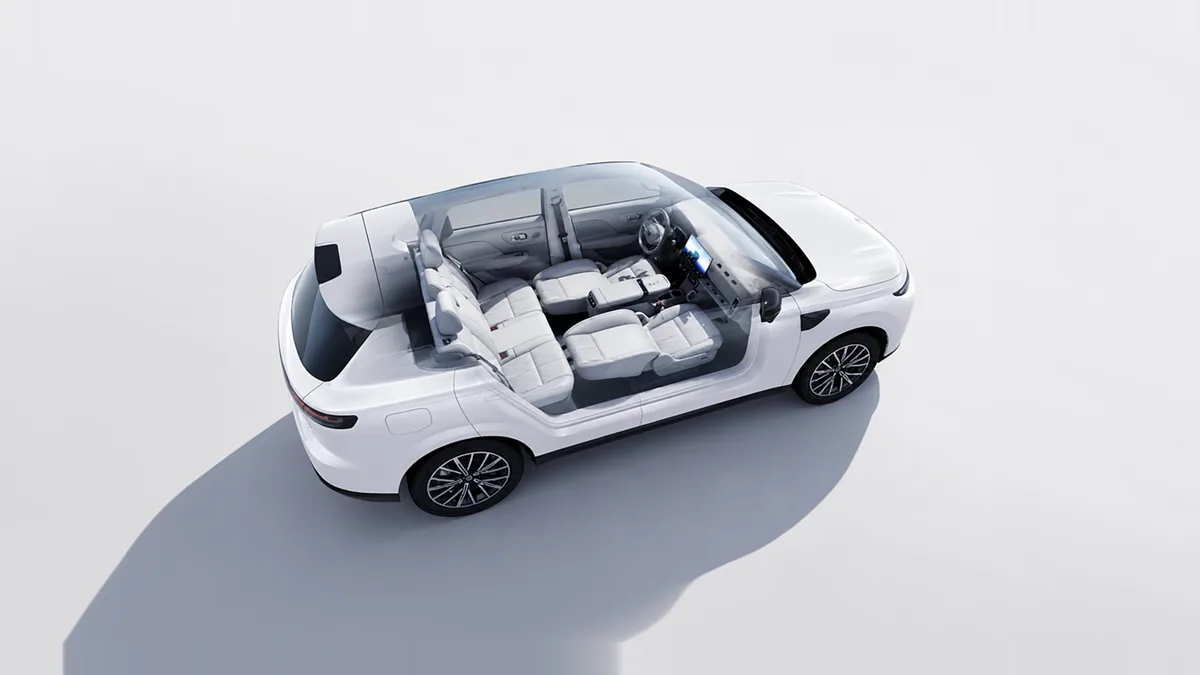 Leapmotor B10 REEV 18.8 kWh Life AT en renting en Barcelona — Trasera