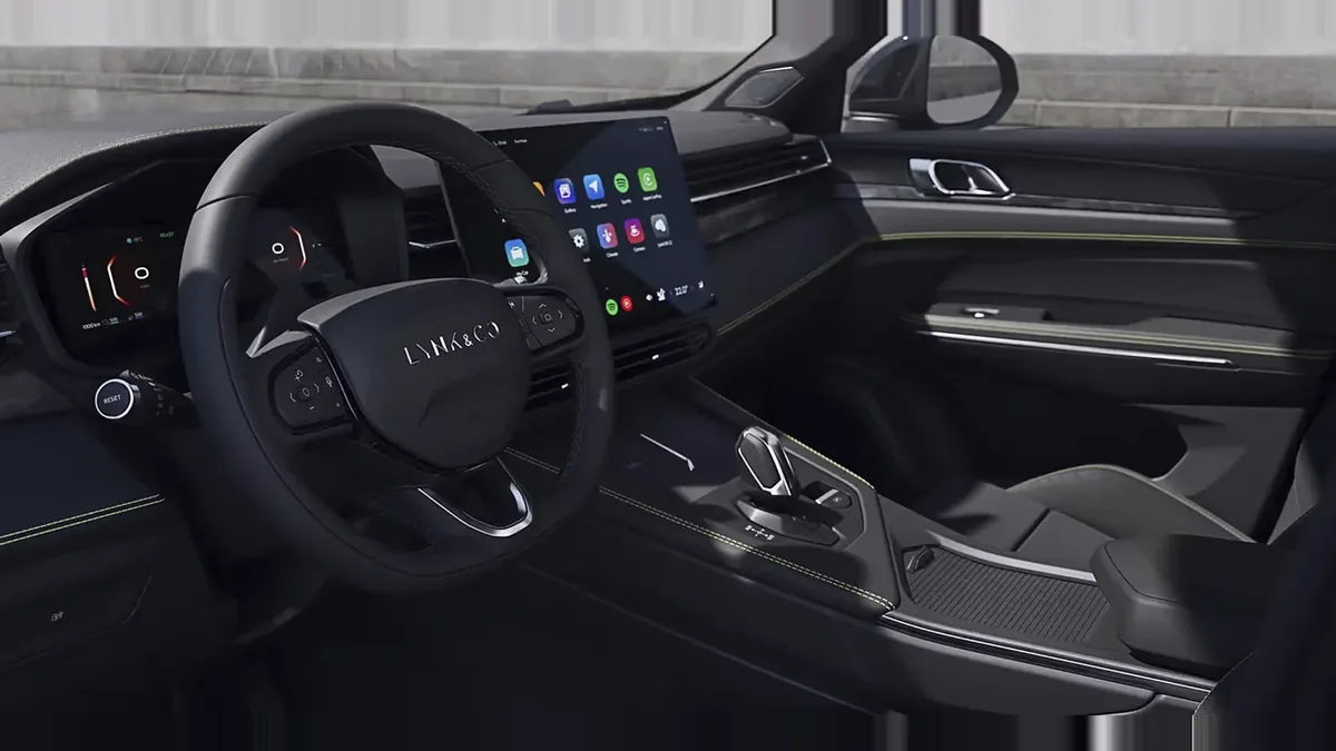 Lynk & Co 01 1.5 PHEV Core en renting en Barcelona — Delantera
