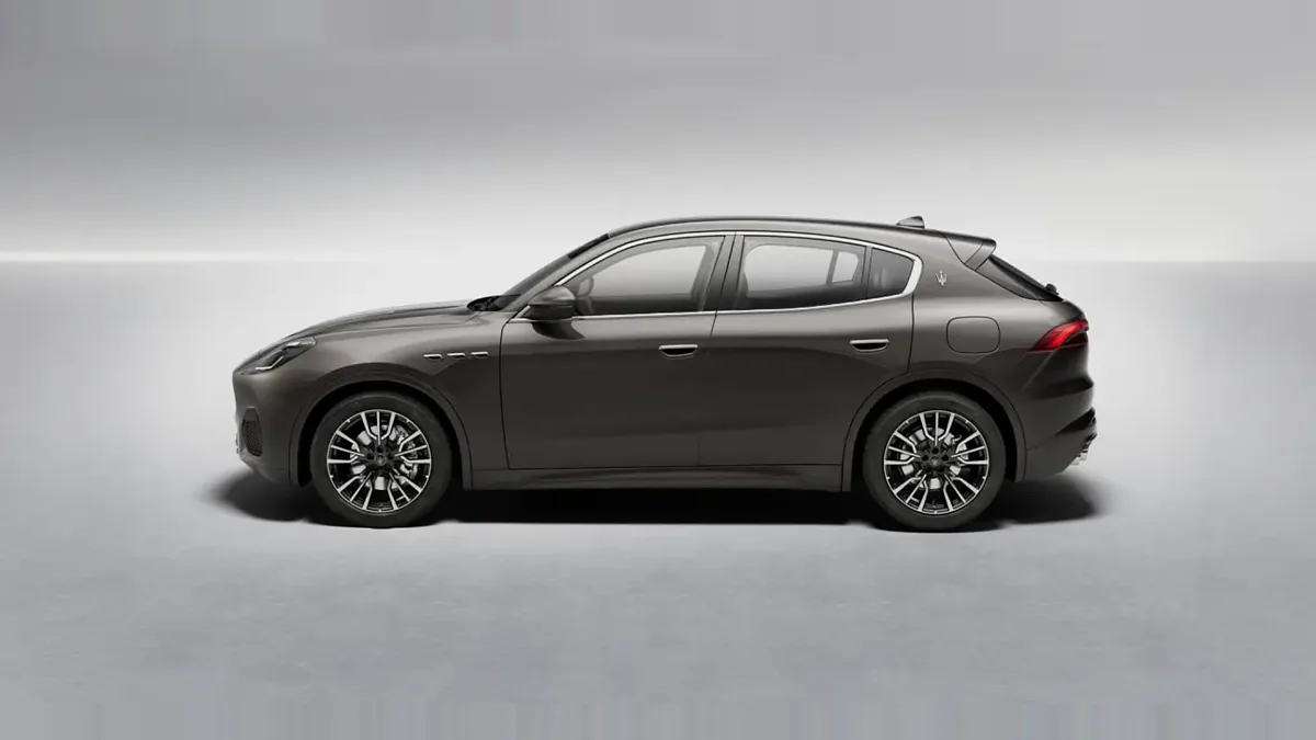 Maserati Grecale L4 MHEV 300CV AWD en renting en Barcelona — Trasera