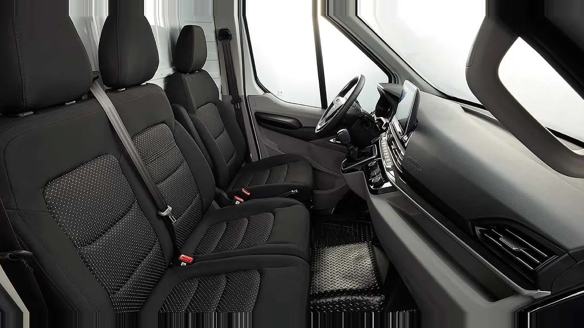 Maxus Deliver 9 Furgón 2.0D L3H2 150 (MERCANCÍAS TERCEROS) en renting en Barcelona — vista 6