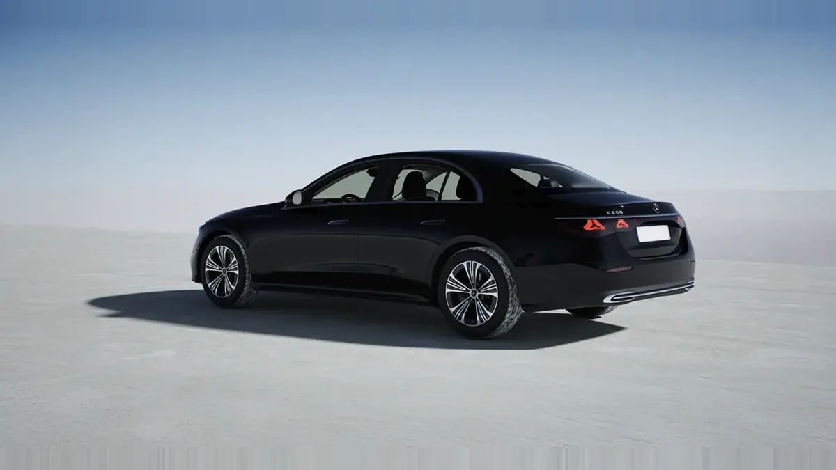 Mercedes-Benz Clase E 200 en renting en Barcelona — Trasera