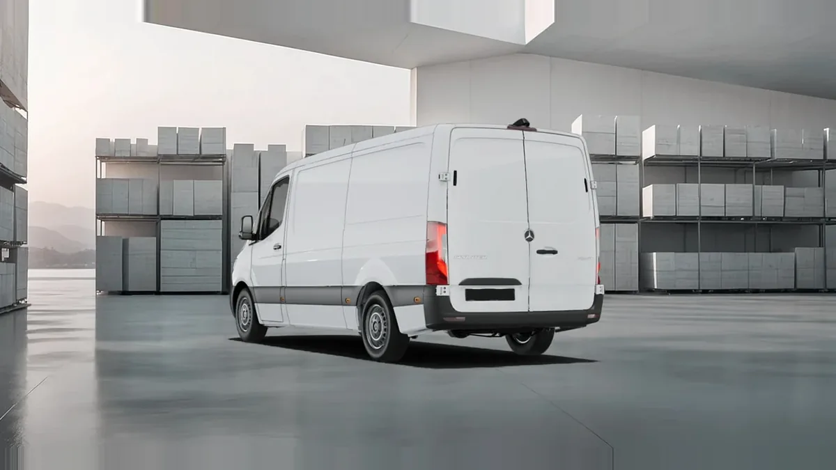 Mercedes-Benz Sprinter 315 CDI Medio Pro en renting en Barcelona — Trasera