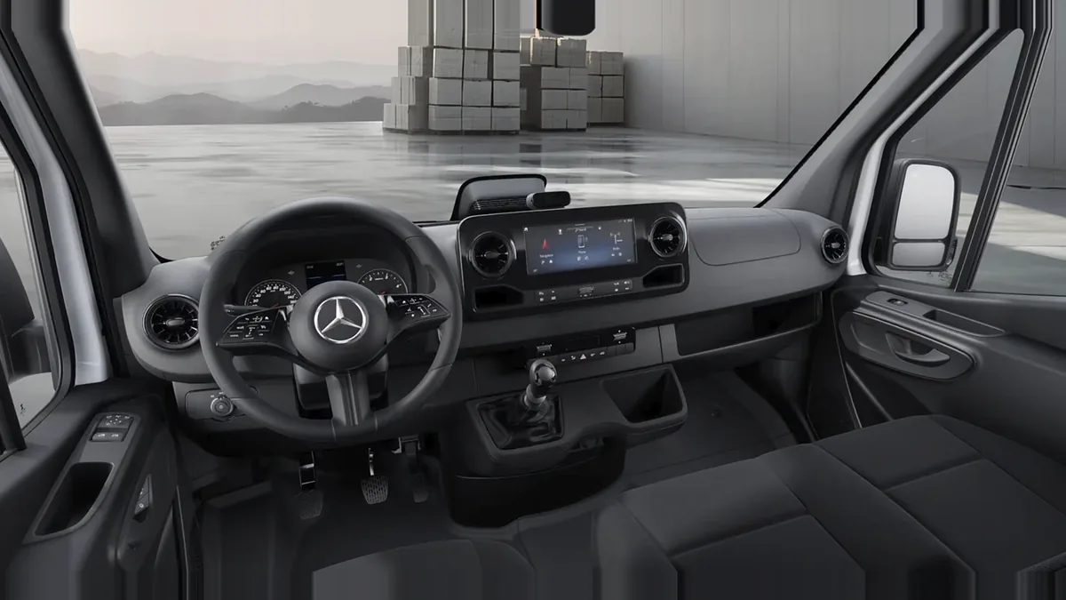 Mercedes-Benz Sprinter 315 CDI Medio Pro en renting en Barcelona — Delantera