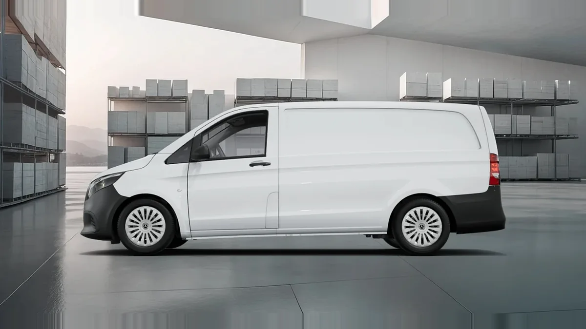 Mercedes-Benz Vito 110CDI 75kW Furgón Pro Larga en renting en Barcelona — Lateral