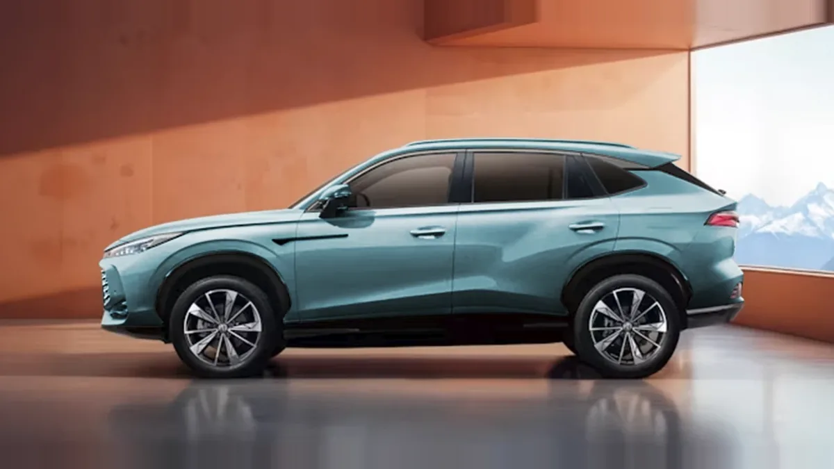 MG HS 1.5 Hybrid Comfort en renting en Barcelona — Lateral