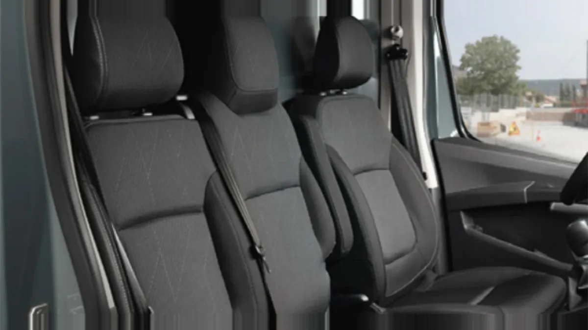 Nissan Primastar Furgón 2.0 DCI S&S L1H1 Acenta 110CV (MERCANCÍAS PROPIAS) en renting en Barcelona — Trasera