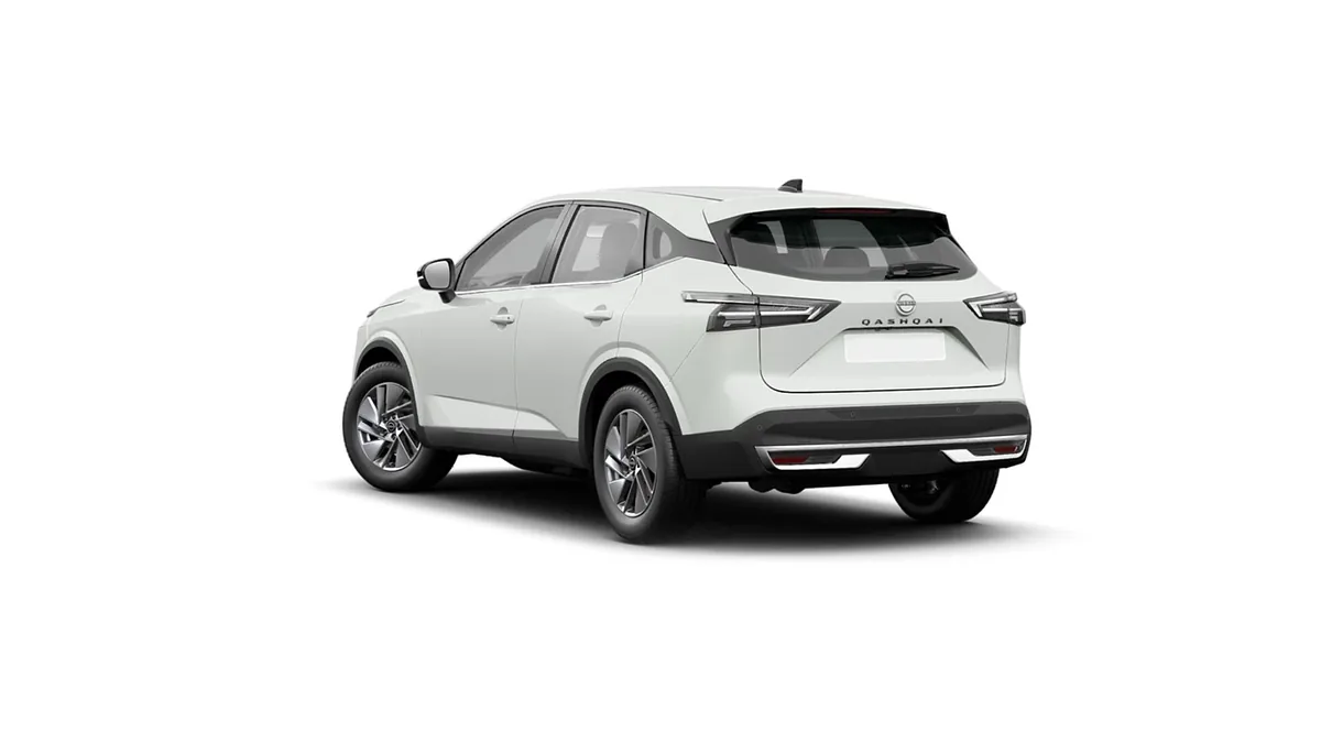 Nissan Qashqai DIG-T 158CV MHEV 4x2 Acenta WHT en renting en Barcelona — Trasera