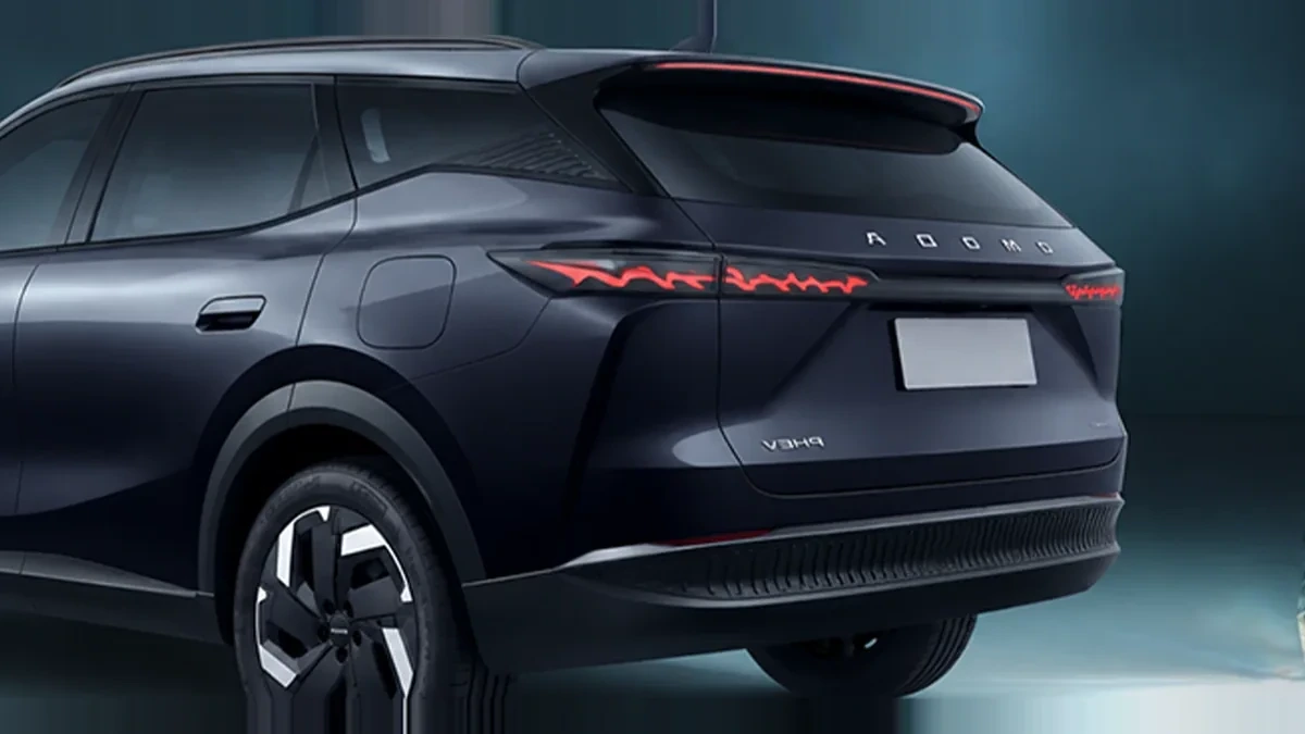 Omoda 7 1.5 TGDI PHEV Premium 279CV en renting en Barcelona — Lateral