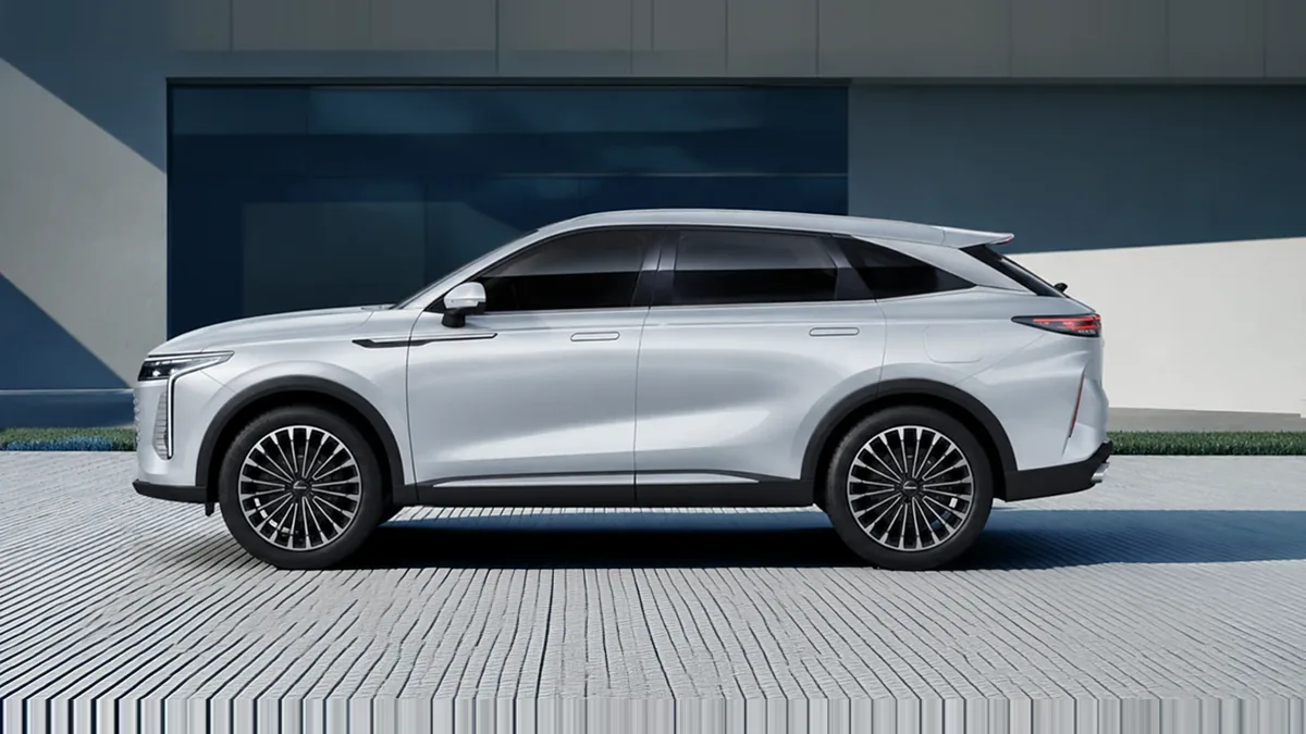 Omoda 9 SHS Premium 1.5 TGDI 3DHT 395kW (537CV) AWD en renting en Barcelona — Lateral