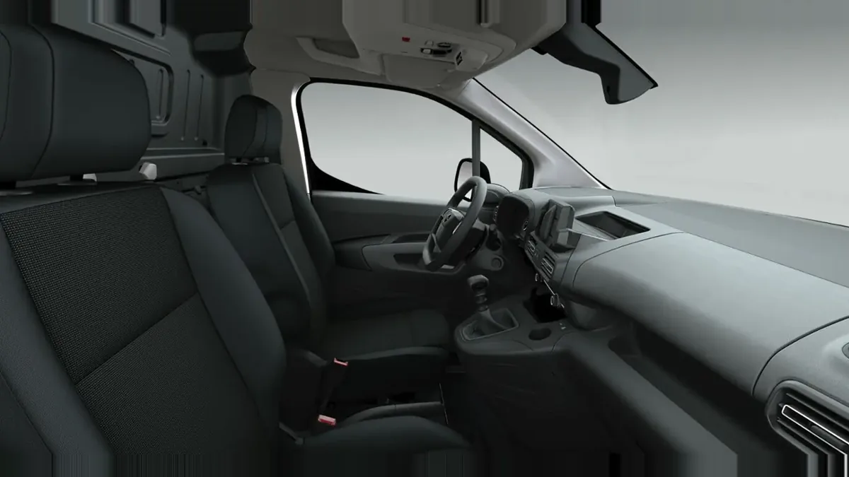 Opel Combo-e Cargo M 800kg en renting en Barcelona — Delantera