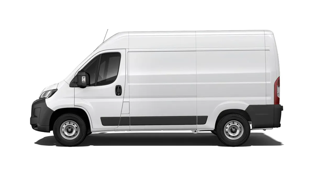Peugeot Boxer 3.3 L2H2 BHDI 103kW en renting en Barcelona — Lateral