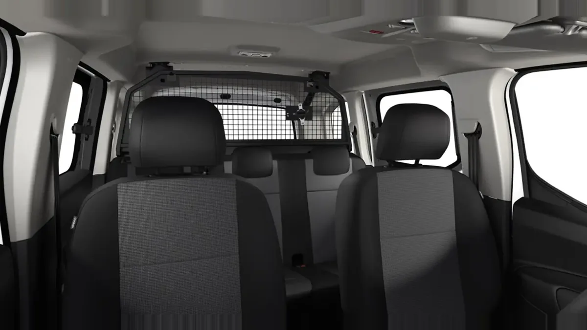 Peugeot Rifter Active Business Standard N1 BlueHDi 100 S&S en renting en Barcelona — Interior