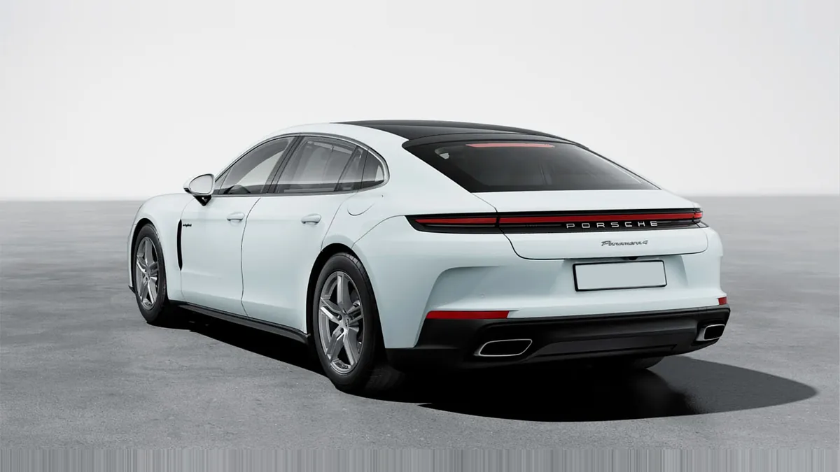 Porsche Panamera 4 E-Hybrid Executive en renting en Barcelona — Trasera