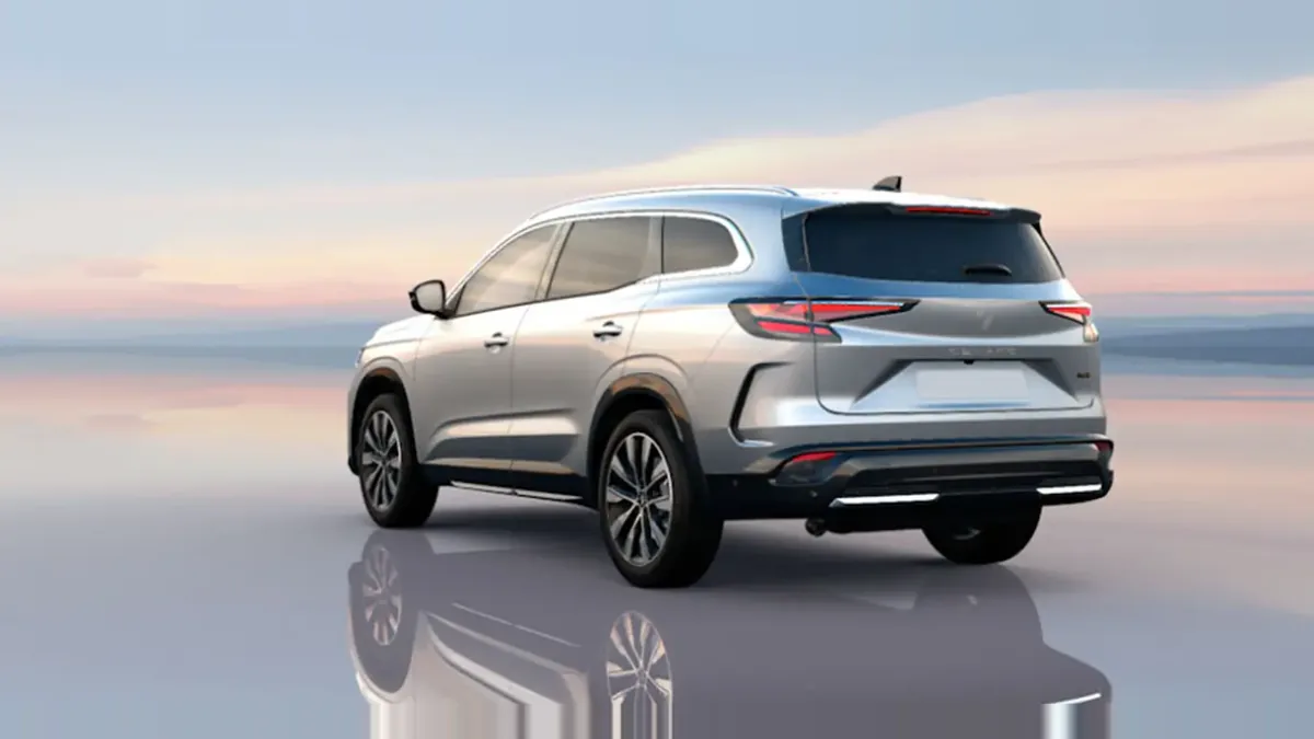 Renault ESPACE TECHNO E-TECH FULL HYBRID 200CV en renting en Barcelona — Trasera