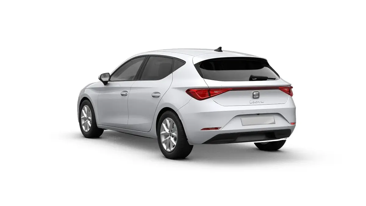 SEAT León 1.5 eTSI (115CV) DSG Style XL en renting en Barcelona — Delantera