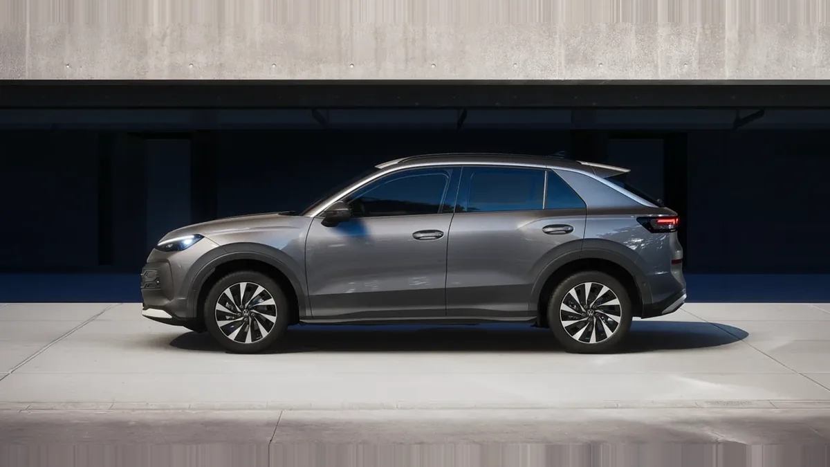 Volkswagen T-ROC Match 1.5 eTSI 150CV DSG en renting en Barcelona — Lateral