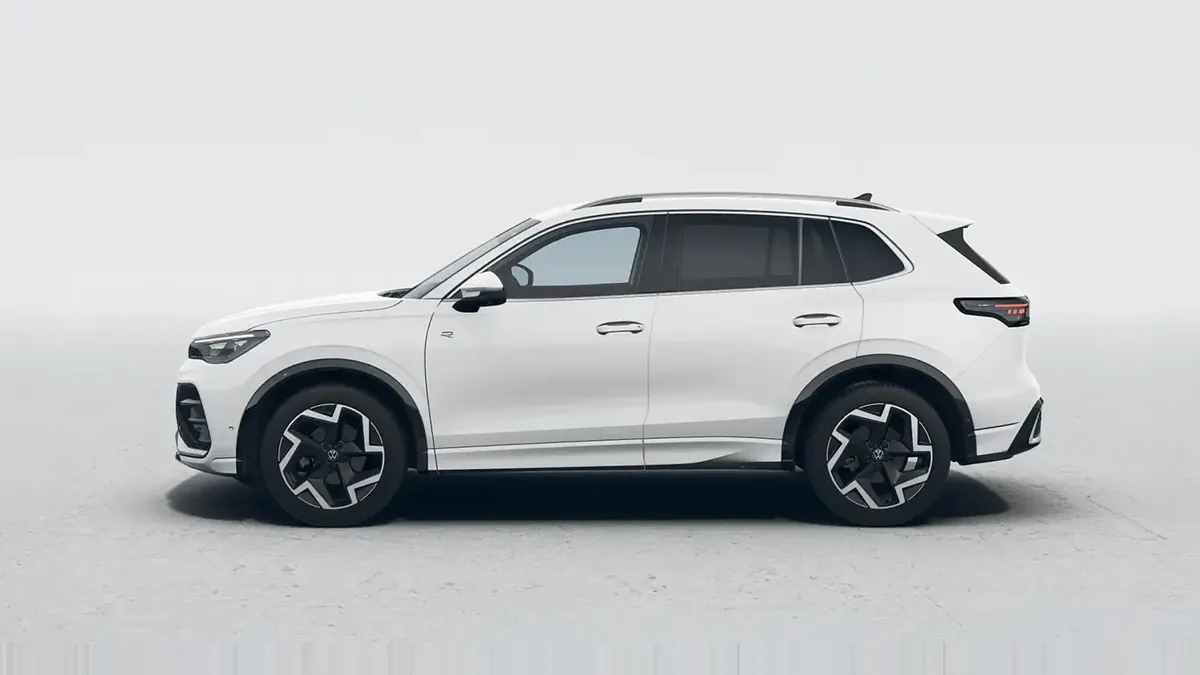 Volkswagen Tiguan R-Line 1.5 eTSI 110kW DSG en renting en Barcelona — Trasera