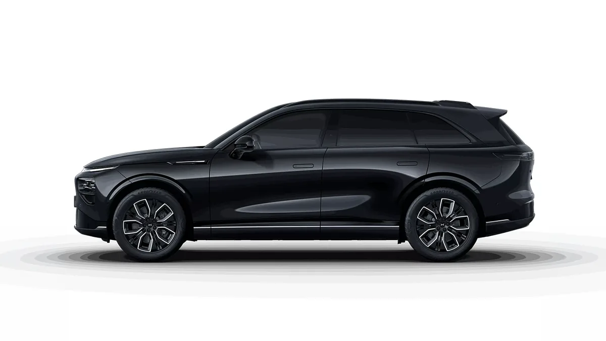 XPENG G9 RWD Long Range en renting en Barcelona — Lateral